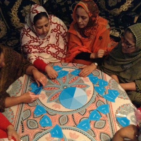 Women in Western Sahara discussing various dilemmas when building a democracy.