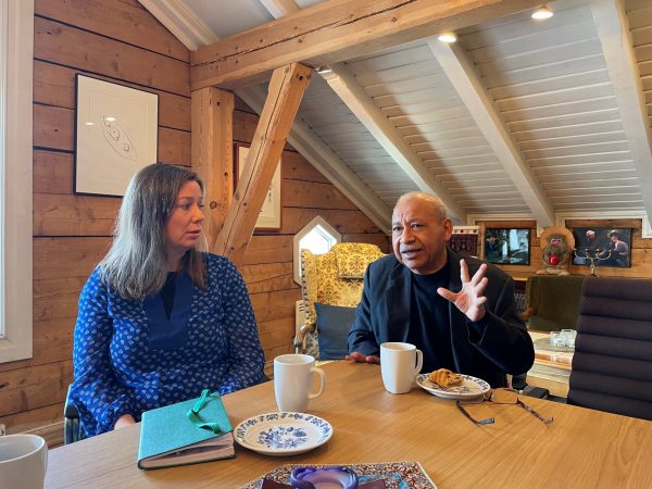 Padre Melo during meeting at the Rafto House with senior advisor from Norwegian People's Aid Mona Wærnes.