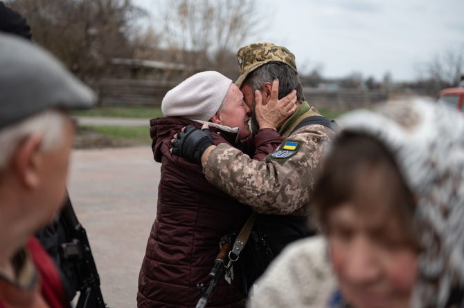 People in Kyiv Oblast, Ukraine. Photo: Dmitry Zvolskiy